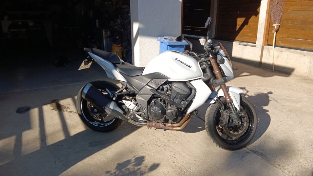 Vând Kawasaki ZR750L