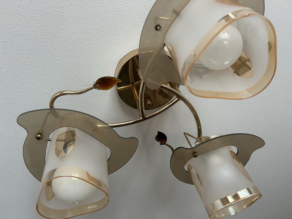 Продам люстру 3 рожковая