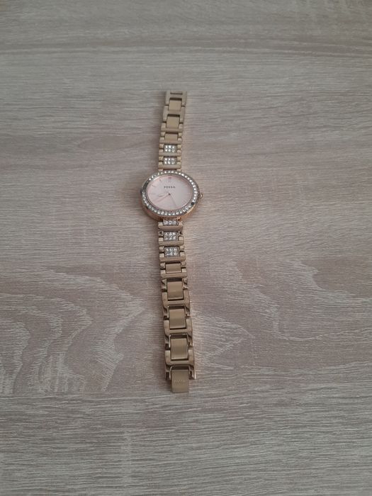 Ceas Damă Fossil BQ3181 Rose Gold cu Cristale – Elegant