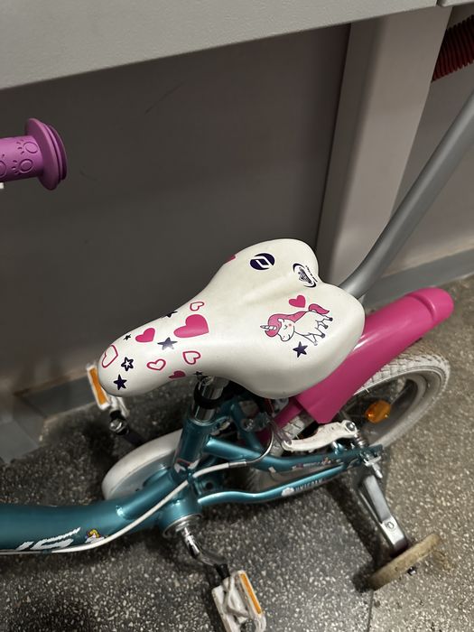 Bicicleta fetite  cu roti ajutatoare si tija de impins