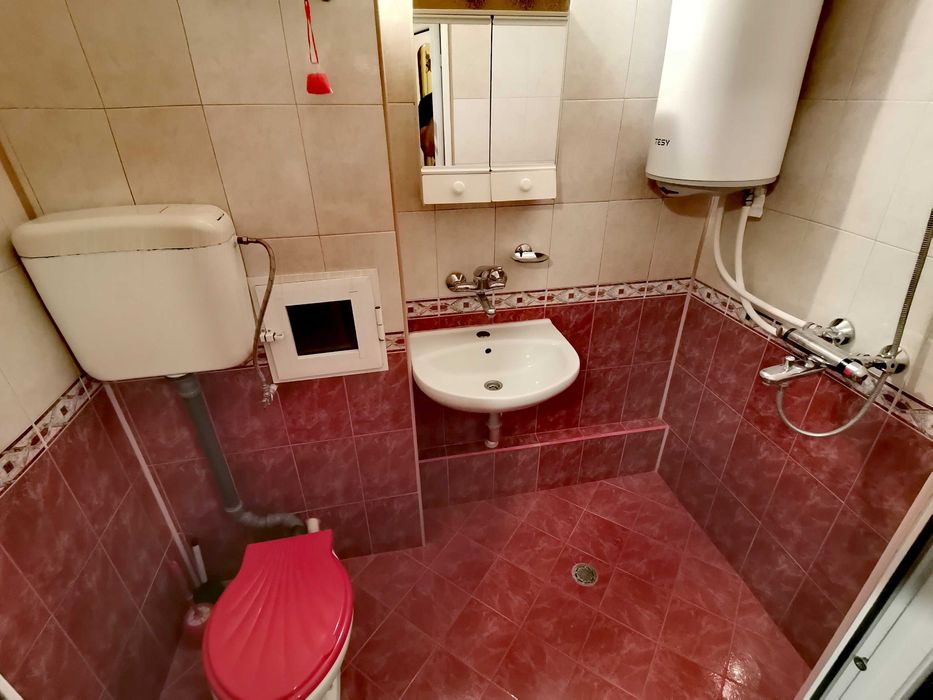 Дава се под наем Двустаен апартамент в Бургас, Изгрев - 68 кв.м за 204 € - Снимка #5