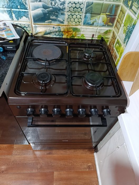 Продаю эл./газовую плиту