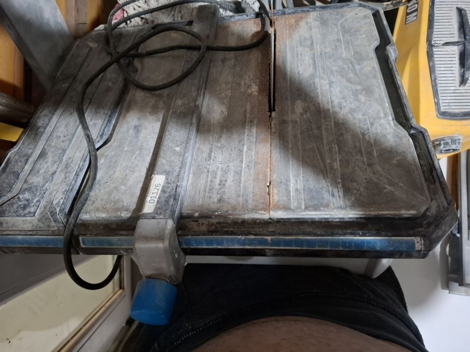Mașină de tăiat gresie cu apa