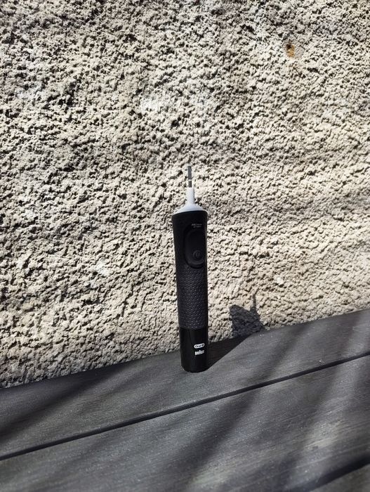 Електрическа четка за зъби oral-b pro