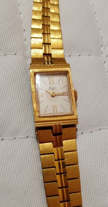 Дамски руски часовник "Луч"