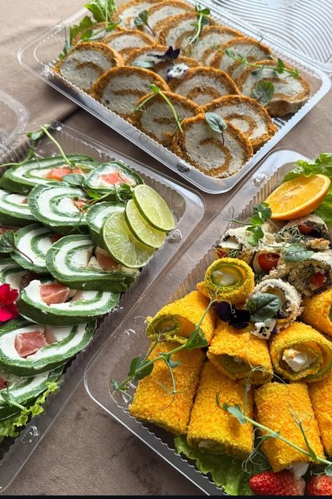 Принимает банкеты.