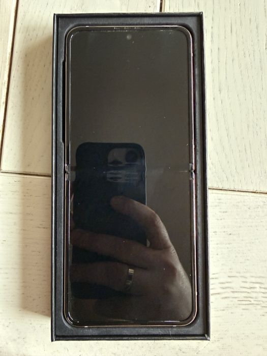 Samsung Z Flip4 с проблем