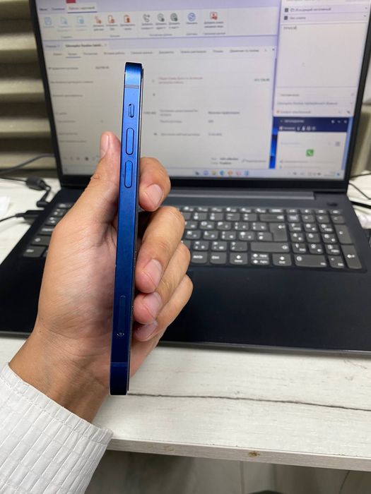 iPhone 12 rangi ko’k karobka dakument bor. Yomkst 92.