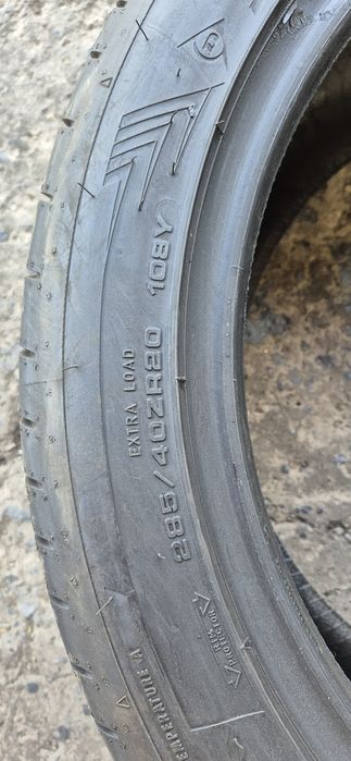 4 anvelope vara ca noi,fata Michelin 255/45/20,spate Dunlop 285/40/20.Pretul este pe bucata