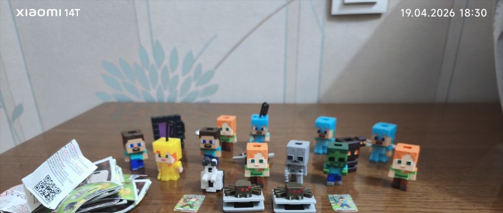 Продаю игрушки из kinder joy minecraft