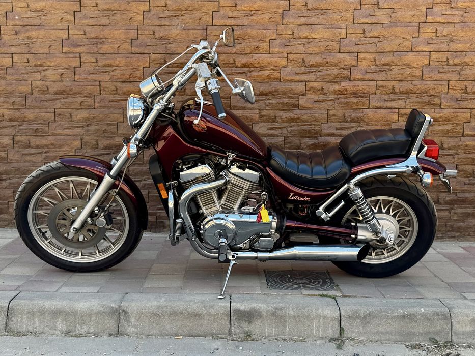Suzuki Intruder VS 700