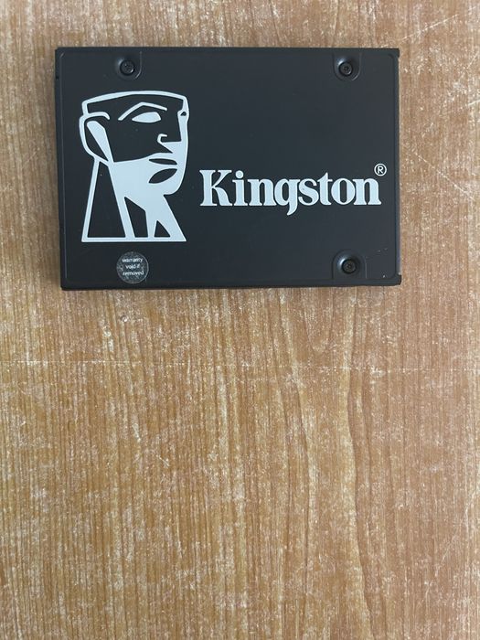 Продам SSD Kingston KC600 256 ГБ