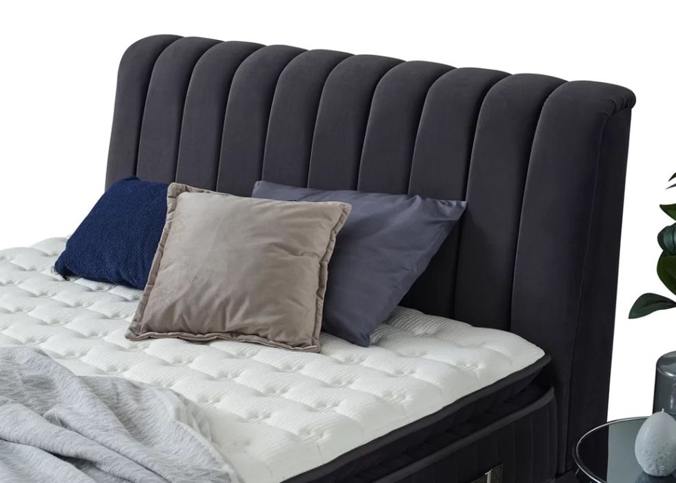 Тапицирано легло Berry с матрак.