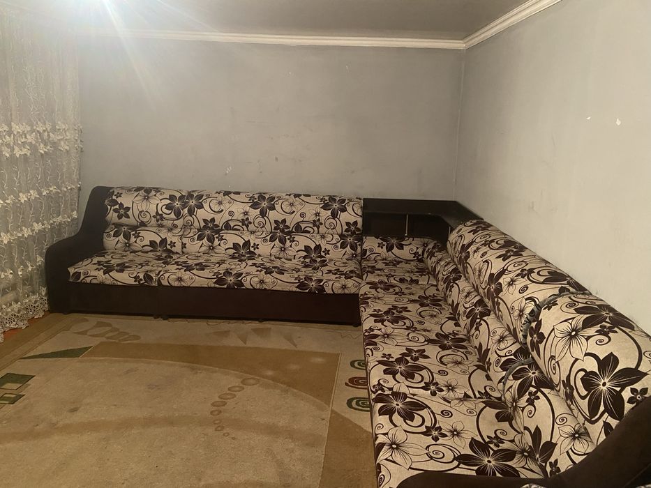 Продам диван уголок срочно