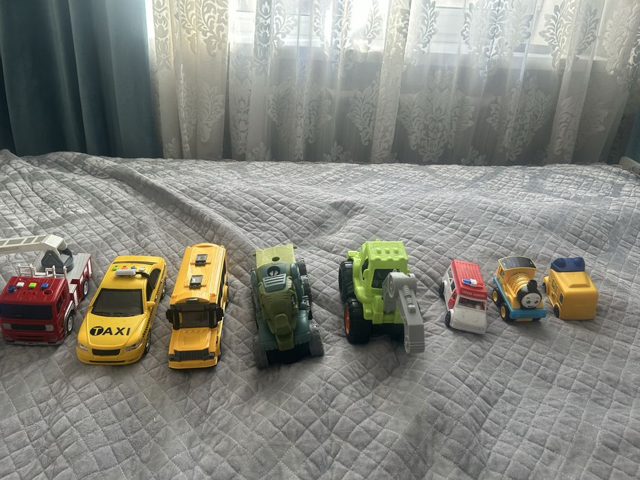 Машинки игрушки разных спец служб