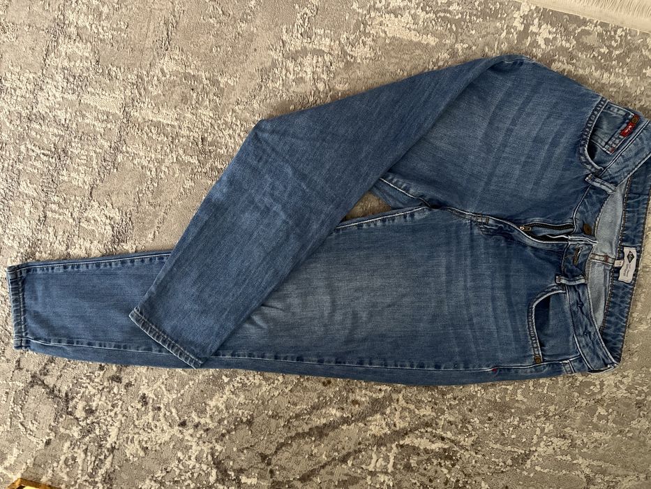 Дънки дамски почти нов