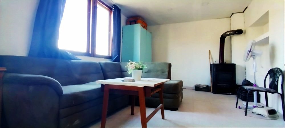 Продава се къща в село Лобош, област Перник