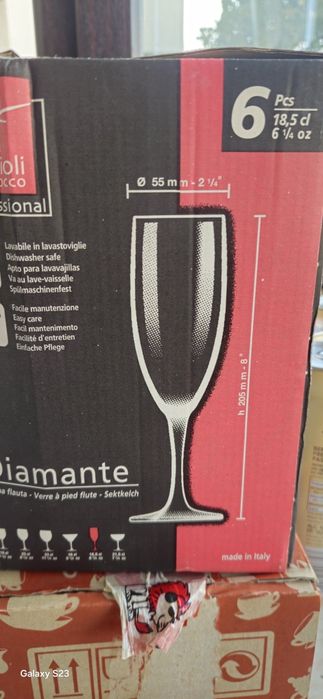 Vând  pahare șampanie si lampa lui Aladin