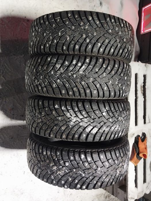 4 шины Pirelli 215 60 R17. С небольшим пробегом.