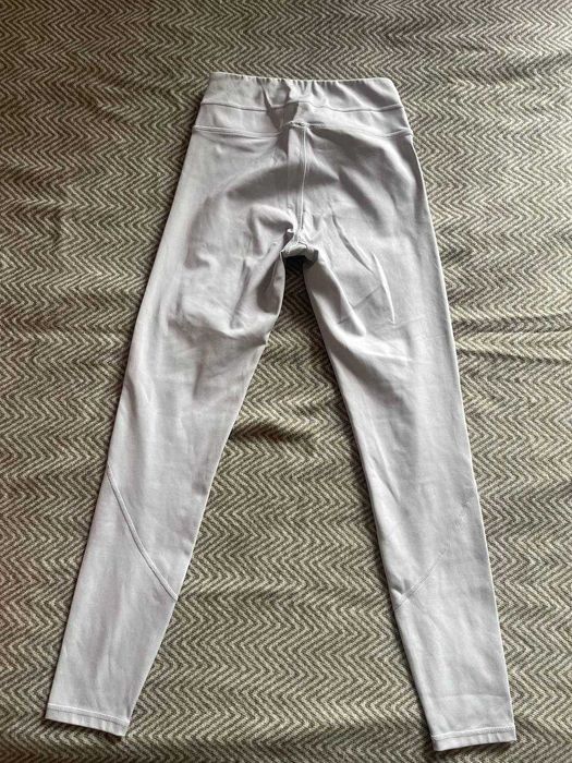 Продавам чисто нов спортен клин