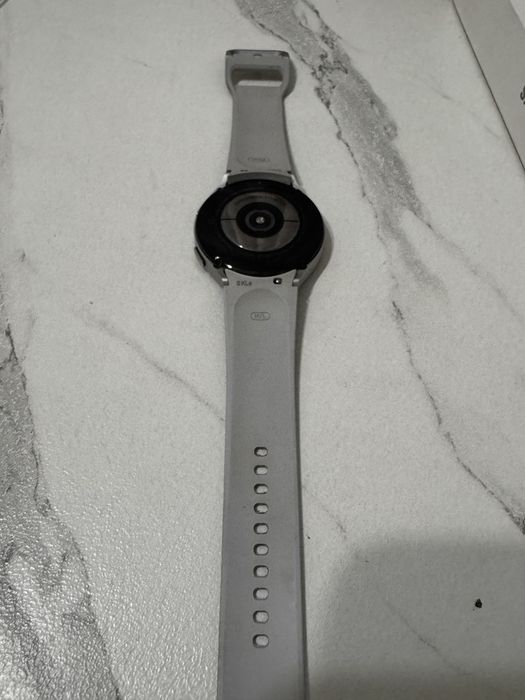 Продам часы Galaxy Watch 4 Samsung