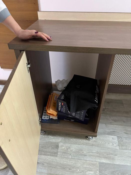 Письменный стол с двумя тумбами