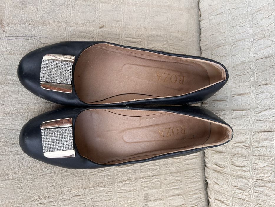 Барлығы 5мың тг. Аяқкиім сатылады