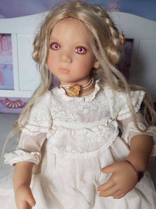 Freeke artist Annette Himstedt.