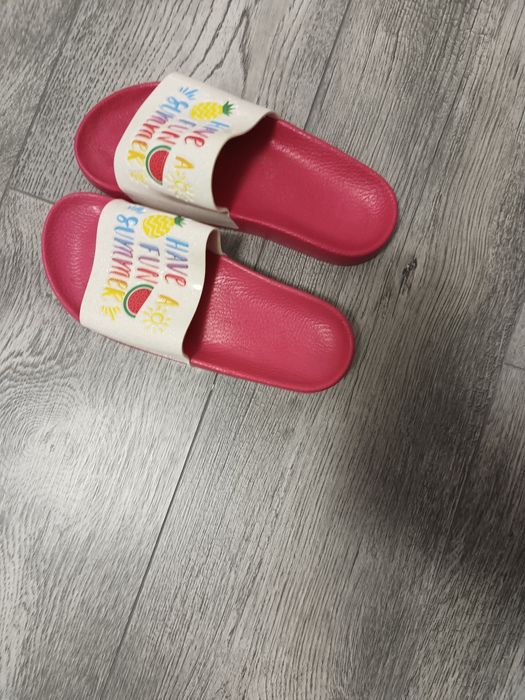 Vând încălțăminte fete