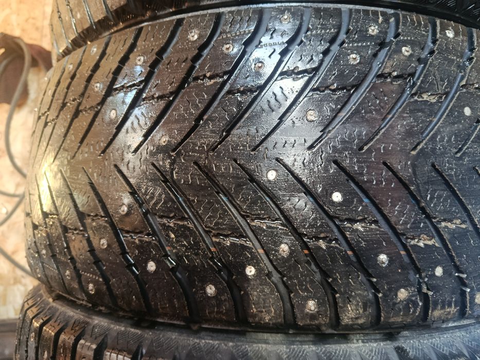 Zmax 235 45 R18 шиповка