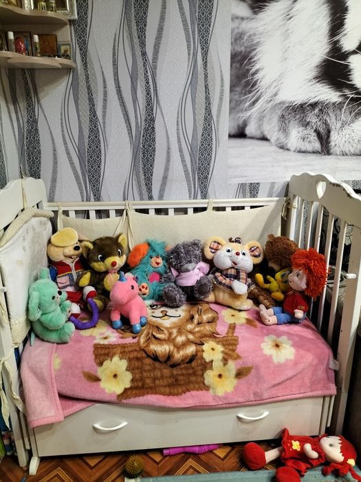 Продам кроватку, с матрасом и пологом