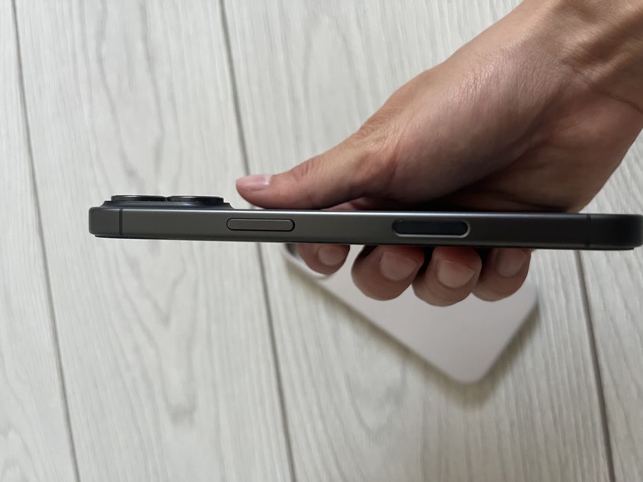 iPhone 17 почти новый