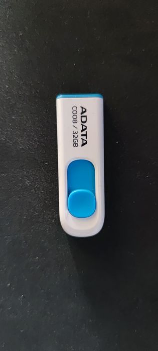 Stick-uri/DVD-uri cu Windows 10 / Windows 11