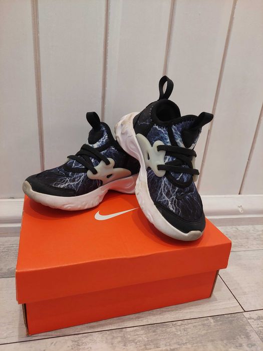 Обувки за момче, размери 21,26,27,28,30