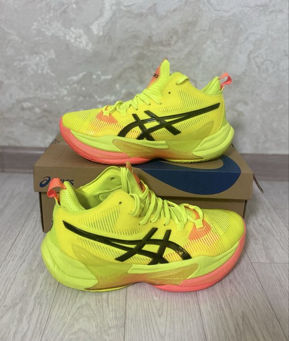 кросовки asiks метарайс париж 2