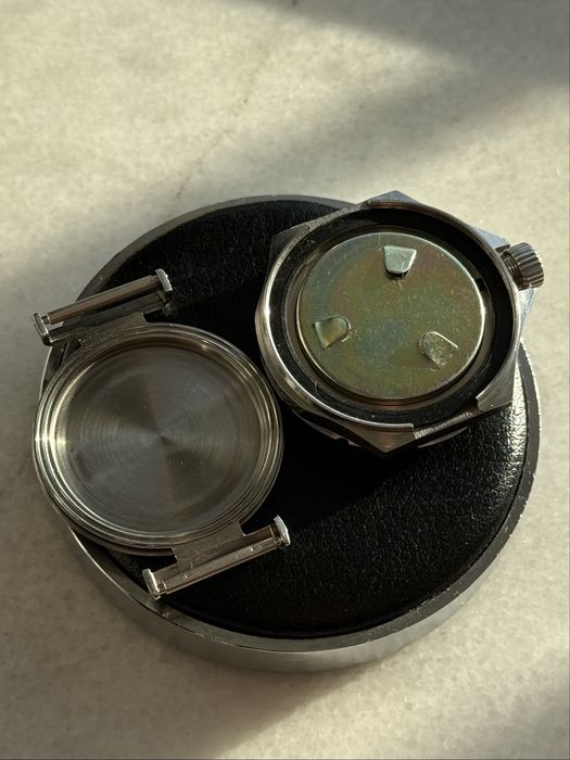 Часовник Восток Уши на Капака НВЧ-20 Руски СССР Съветски