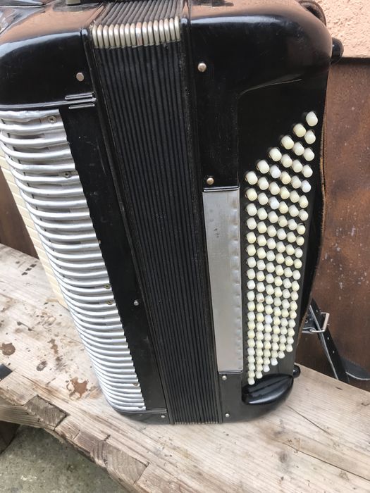 Acordeon  Italian cu 120 basi