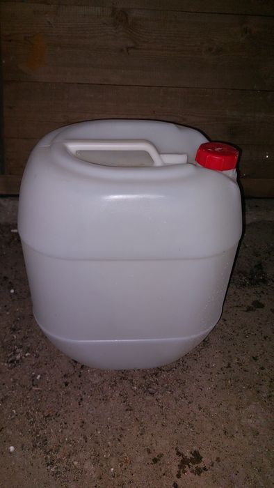 Продам пластиковые канистры