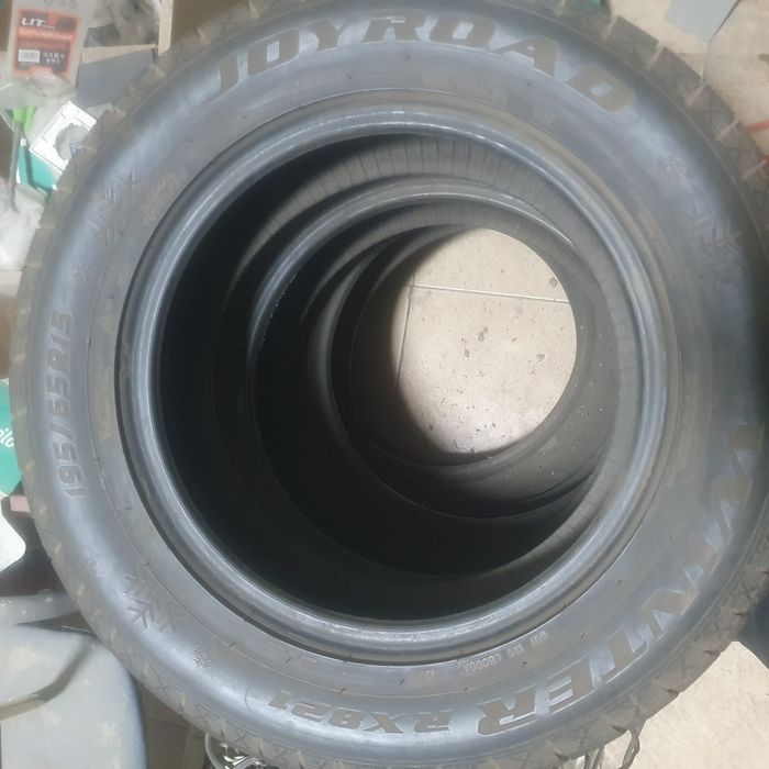 Продам зимние шины ( липучки) пробег примерно 10000 км