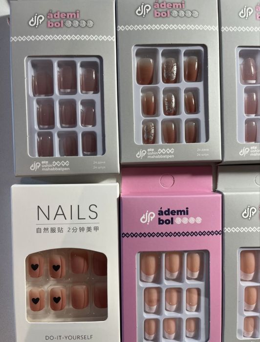 накладные ногти.