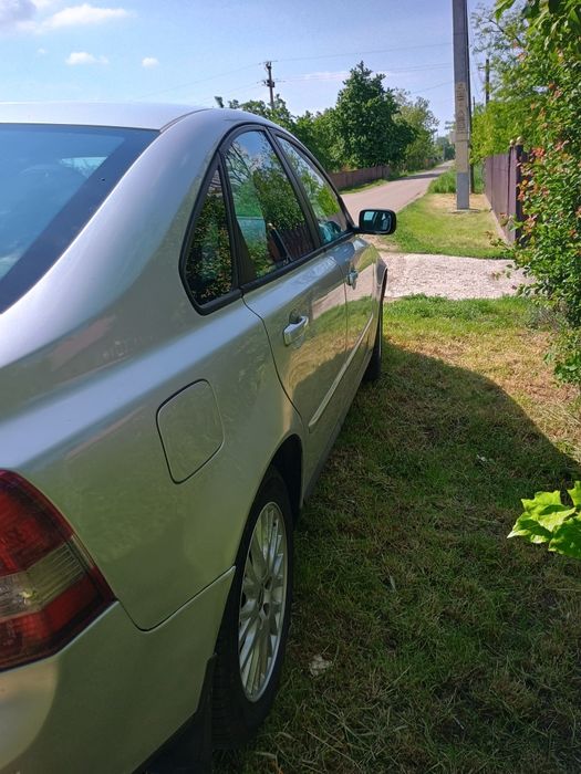 Se vinde Volvo S40
An 2005 
285.000 km 
Actele la zi 
Fiscal pe loc 
Mai multe detalii in privat sau la Nr de telefon 0747402621 sau 0749884671
