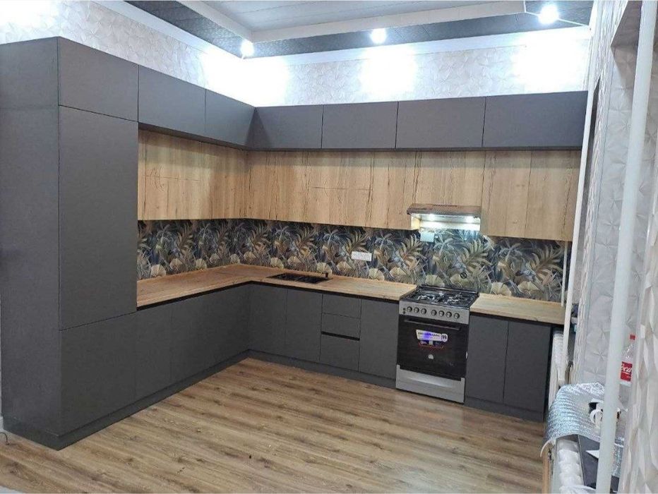 Таййор хамма шароитлари бор (8 сотих) Ховли сотилади.