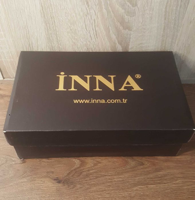 Нови черни лачени обувки с висок ток