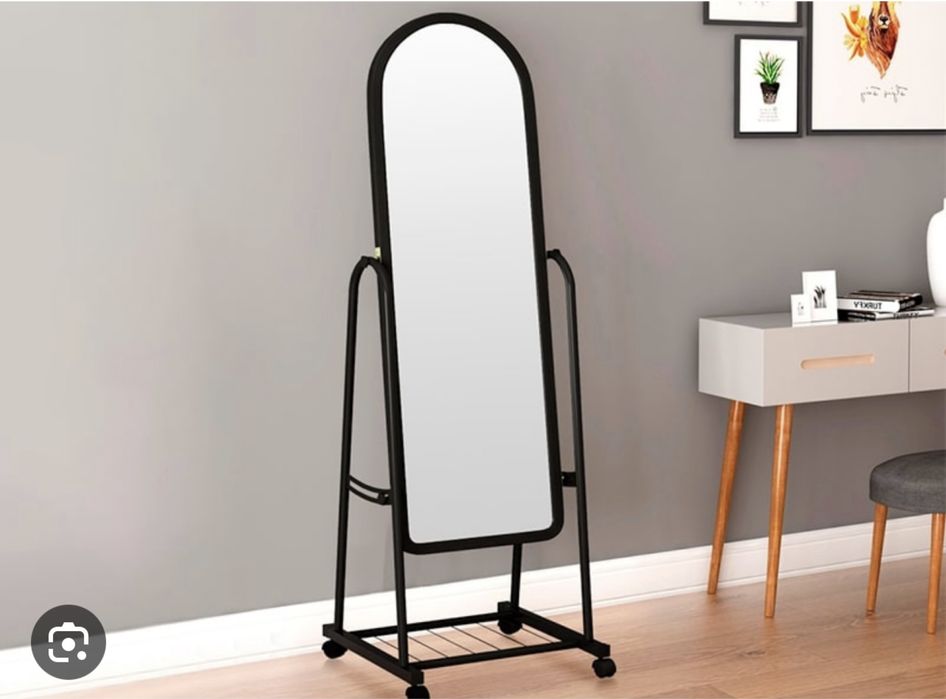 Напольное зеркало на колёсиках