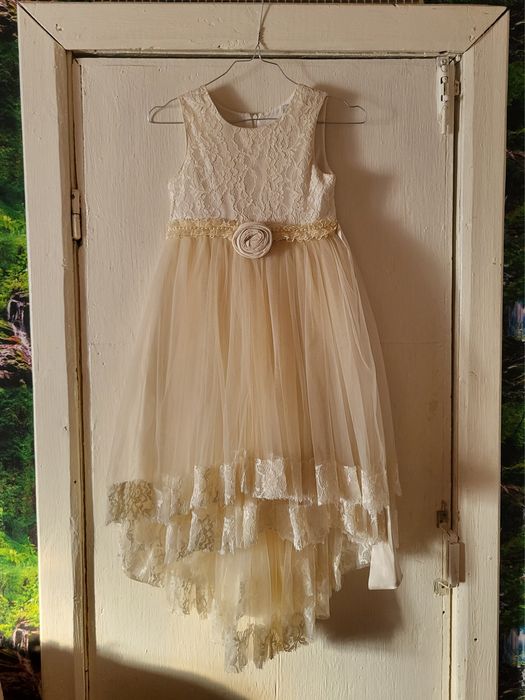 Платье молочного цвета