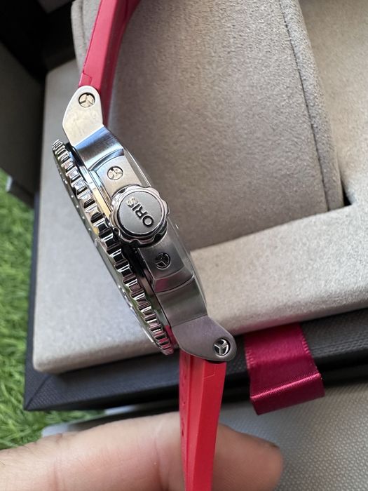 Мъжки часовник Oris Aquis date relief