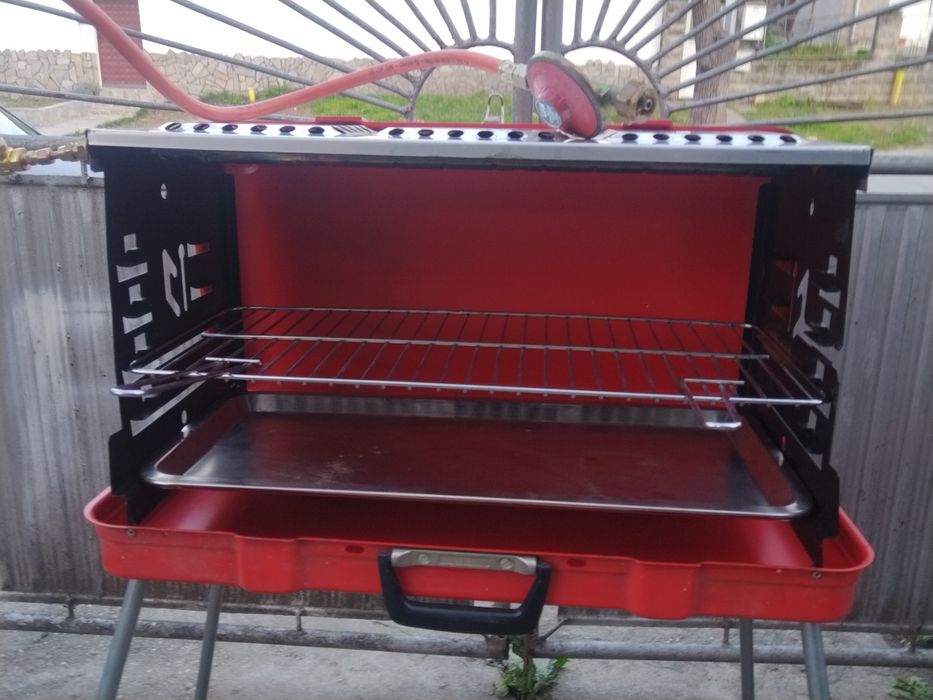 Немско разглобяемо газово барбекю с три горелки Einhell.
Марка: EINHEL