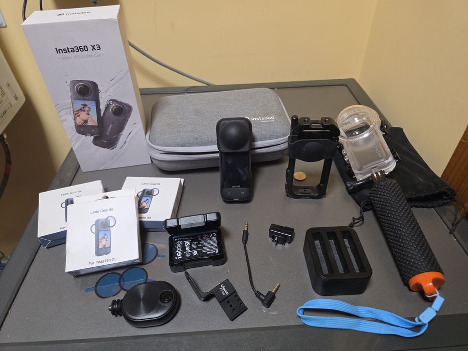 Insta360 X3 с всичко от снимката