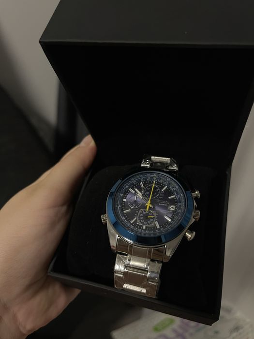 Ceas nou cu eticheta