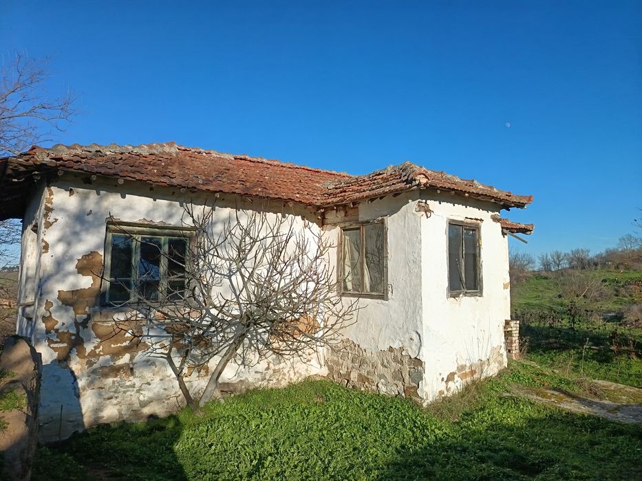 Едноетажна къща с мазе в Княжево